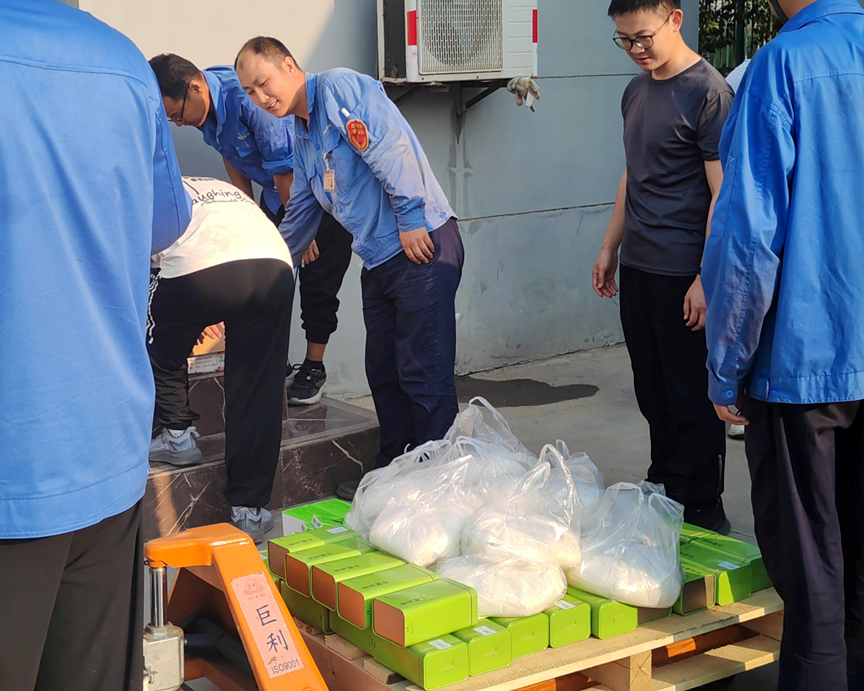 防暑降温送清凉 关怀一线暖人心